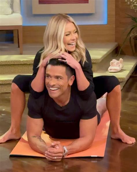 kelly rippa nude|Kelly Ripa Posts ‘Nude’ Photo in Bed With Mark Consuelos